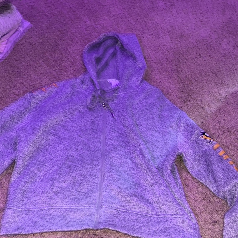 Penguins zip up L